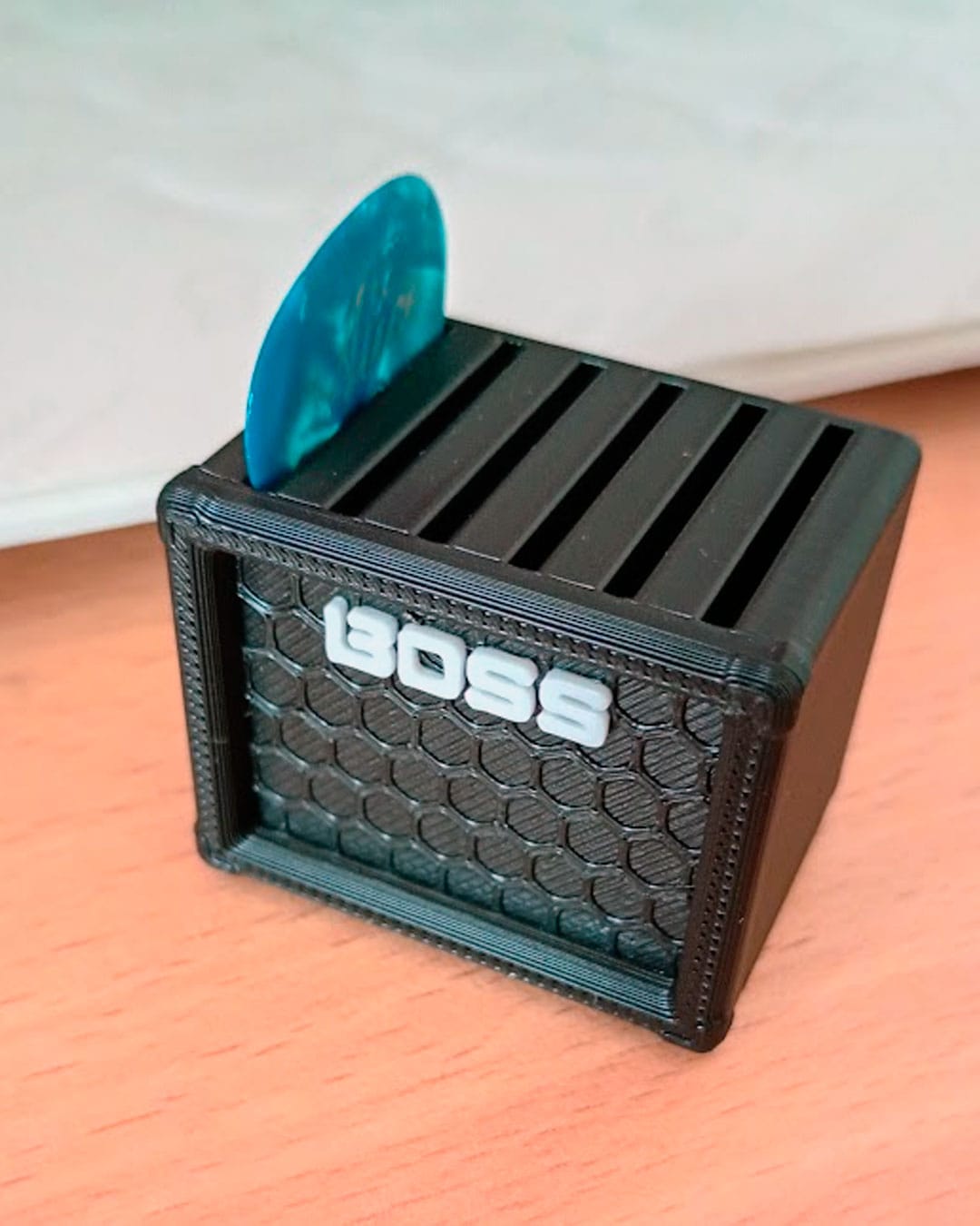 Porta Puas Mini Amplificador Boss - Alto 40. Ancho 32. Profundidad 28