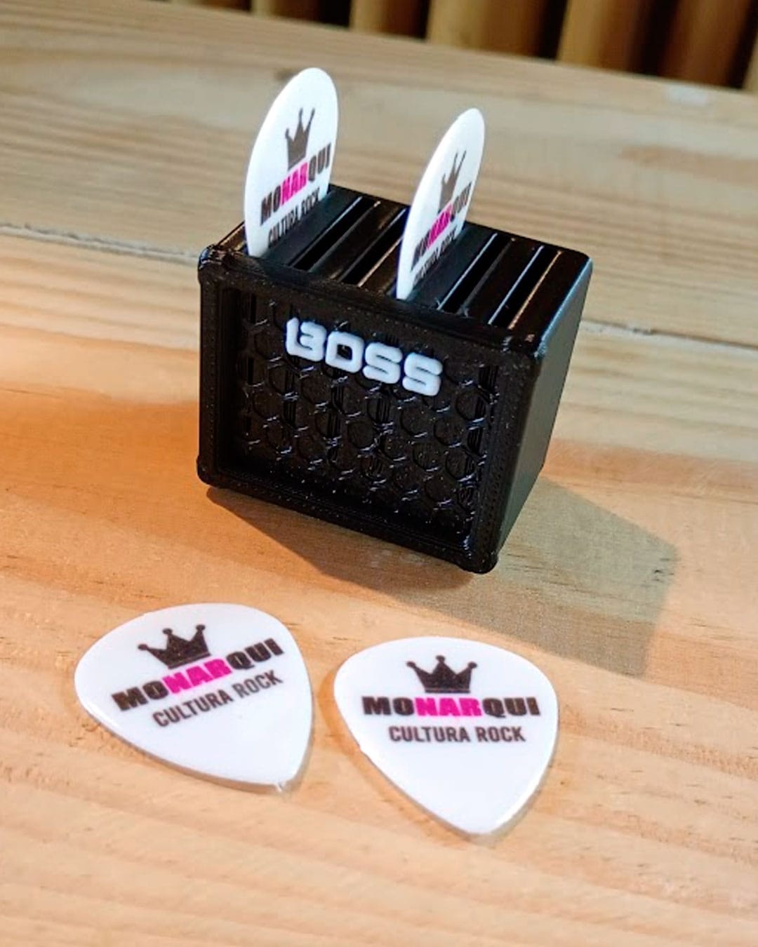 Porta Puas Mini Amplificador Boss - Alto 40. Ancho 32. Profundidad 28